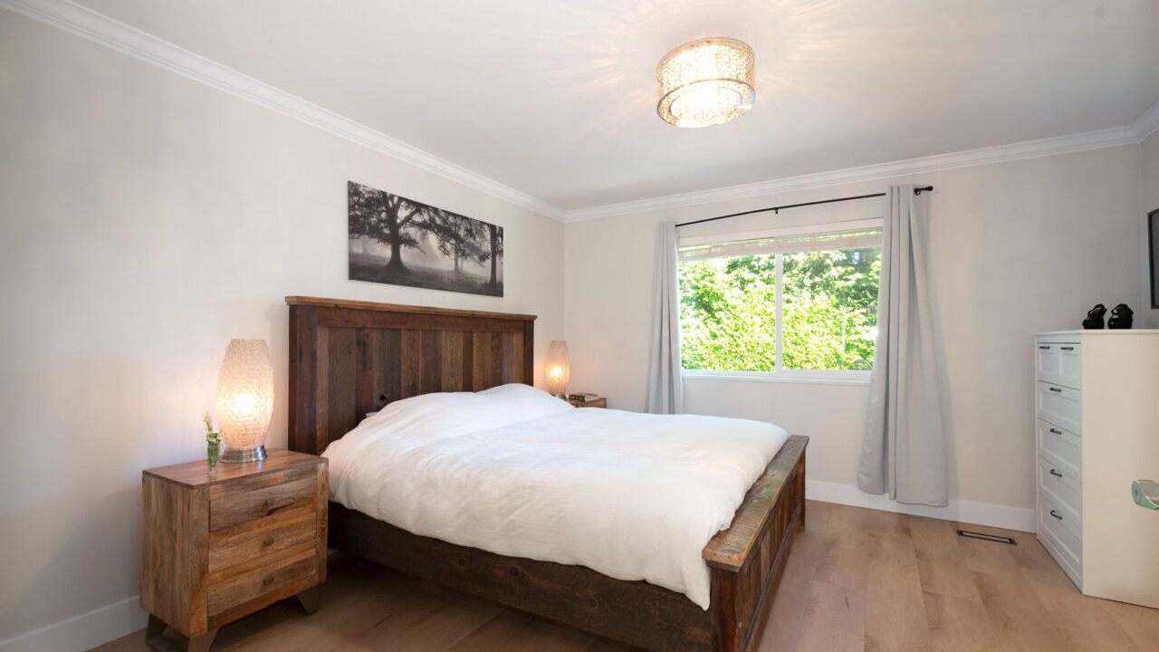 Photo of Bedroom in Deep Cove