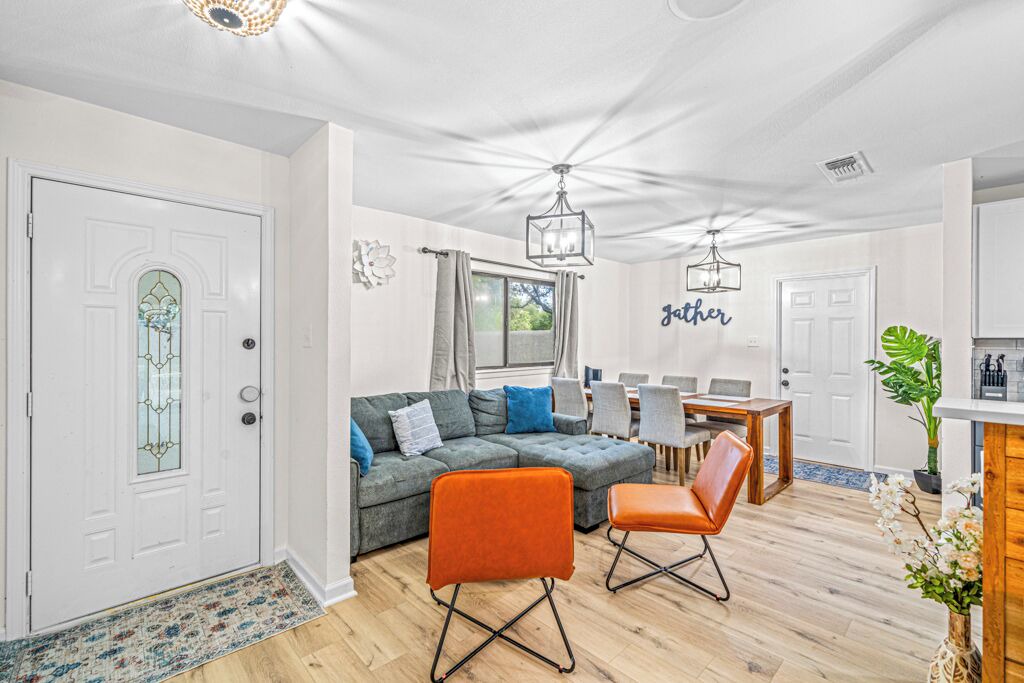 Photo of Livingroom in Wetmore