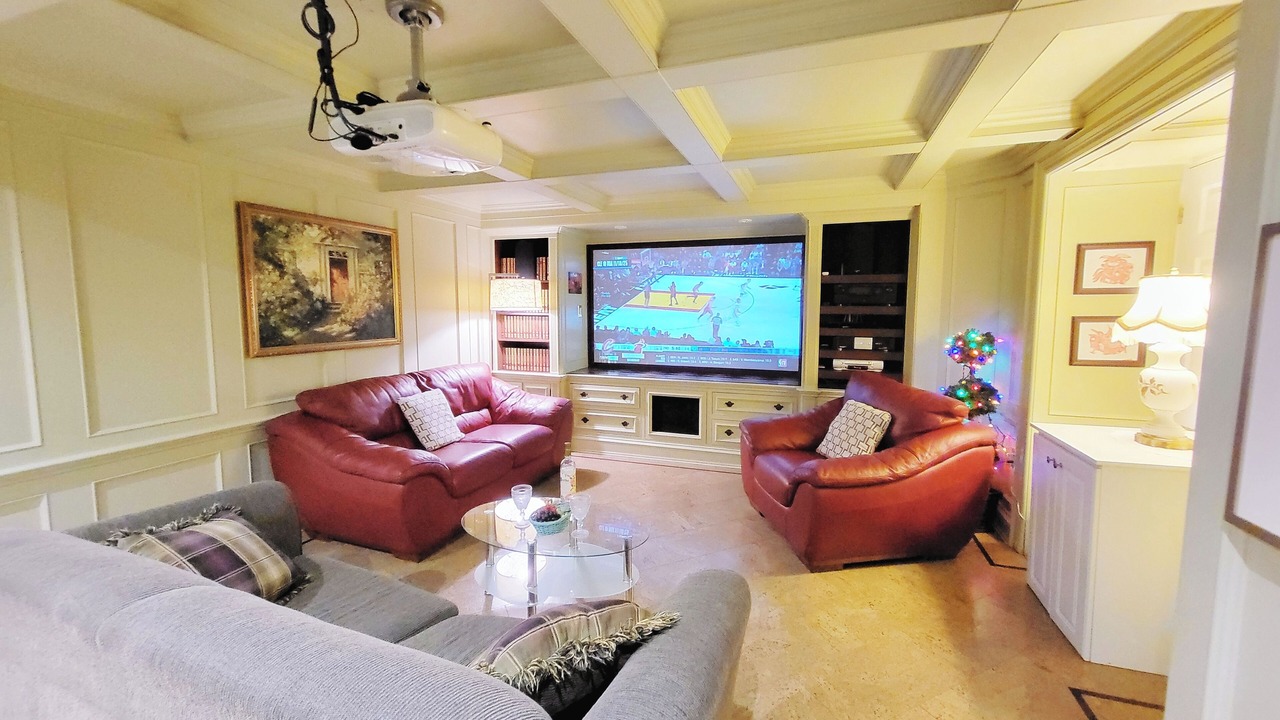 Photo of Livingroom in East Credit