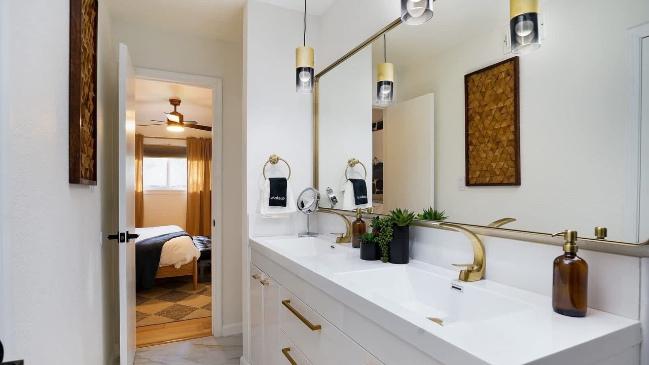 Photo of Bathroom in Vance Jackson