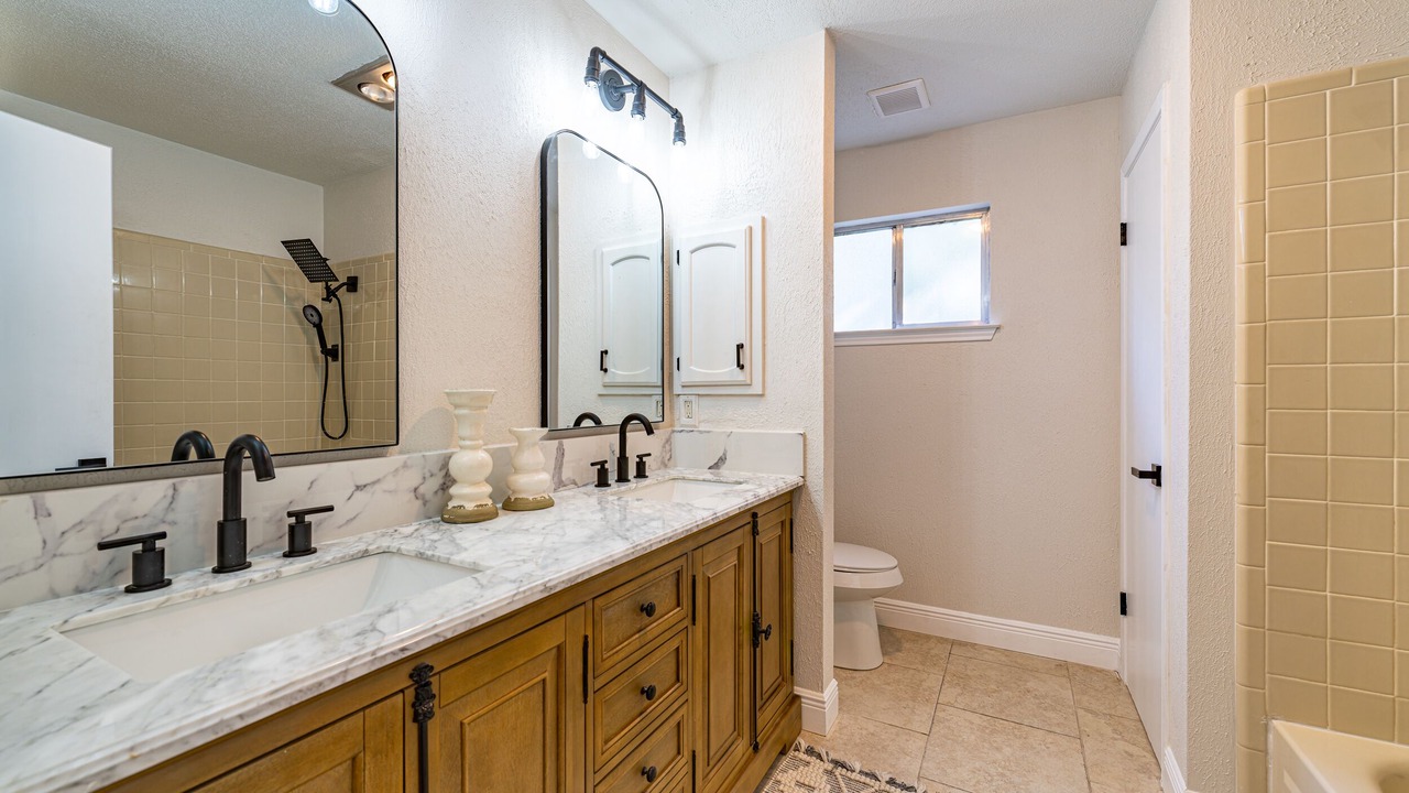 Photo of Bathroom in North Central Thousand Oaks