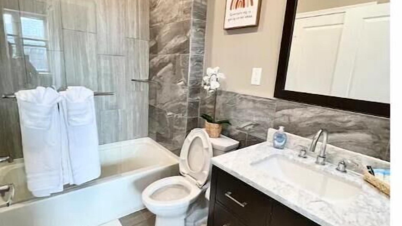 Photo of Bathroom in Logan Square