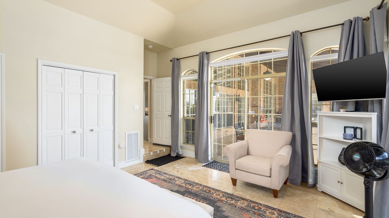 Photo of Bedroom in Helotes