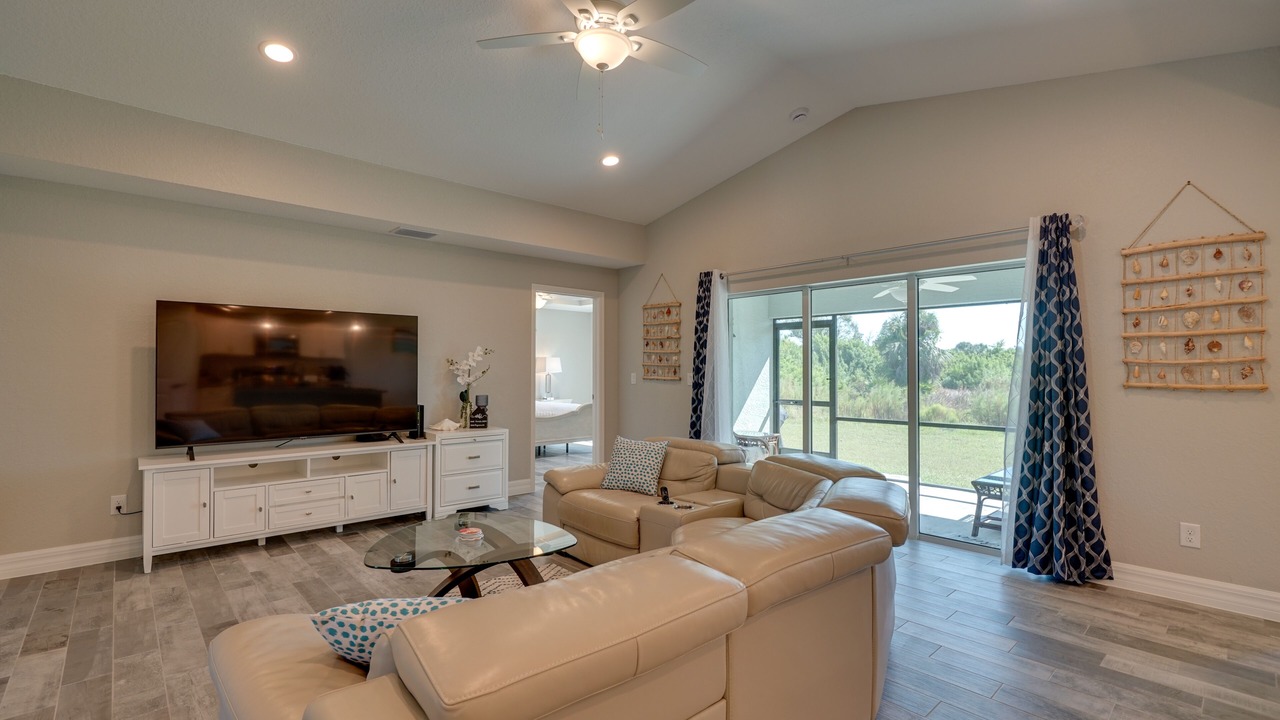 Photo of Livingroom in South Gulf Cove