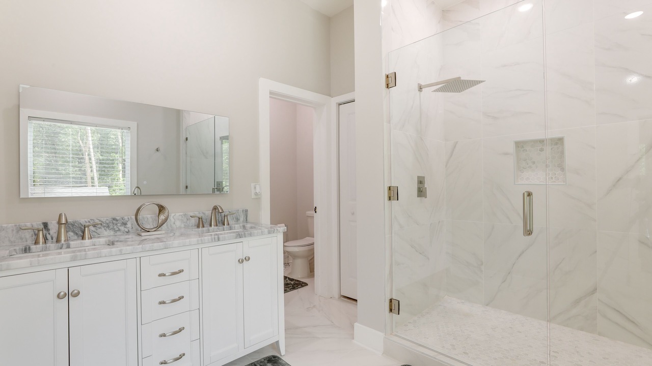 Photo of Bathroom in Belvedere Park
