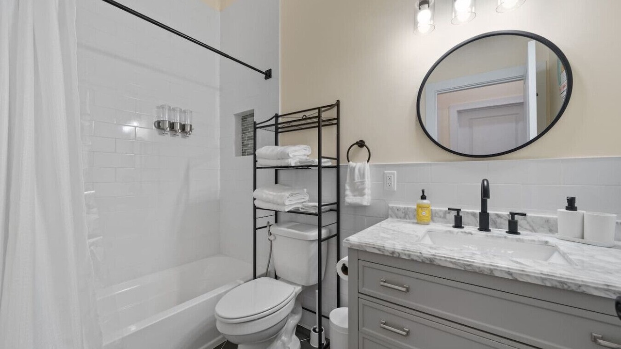 Photo of Bathroom in Communipaw