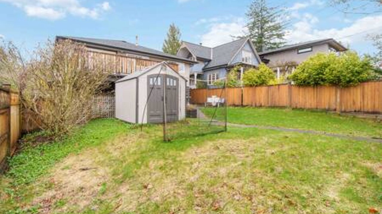 Photo of Outdoor in Central Lonsdale