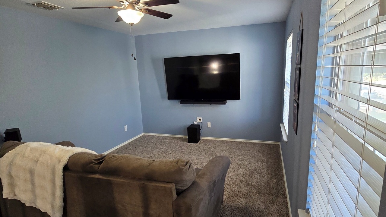 Photo of Livingroom in Far North Central
