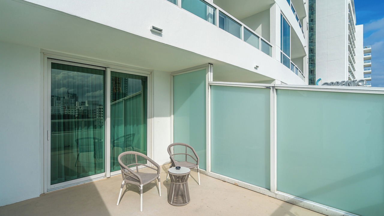 Photo of Patio Balcony in Mid Beach