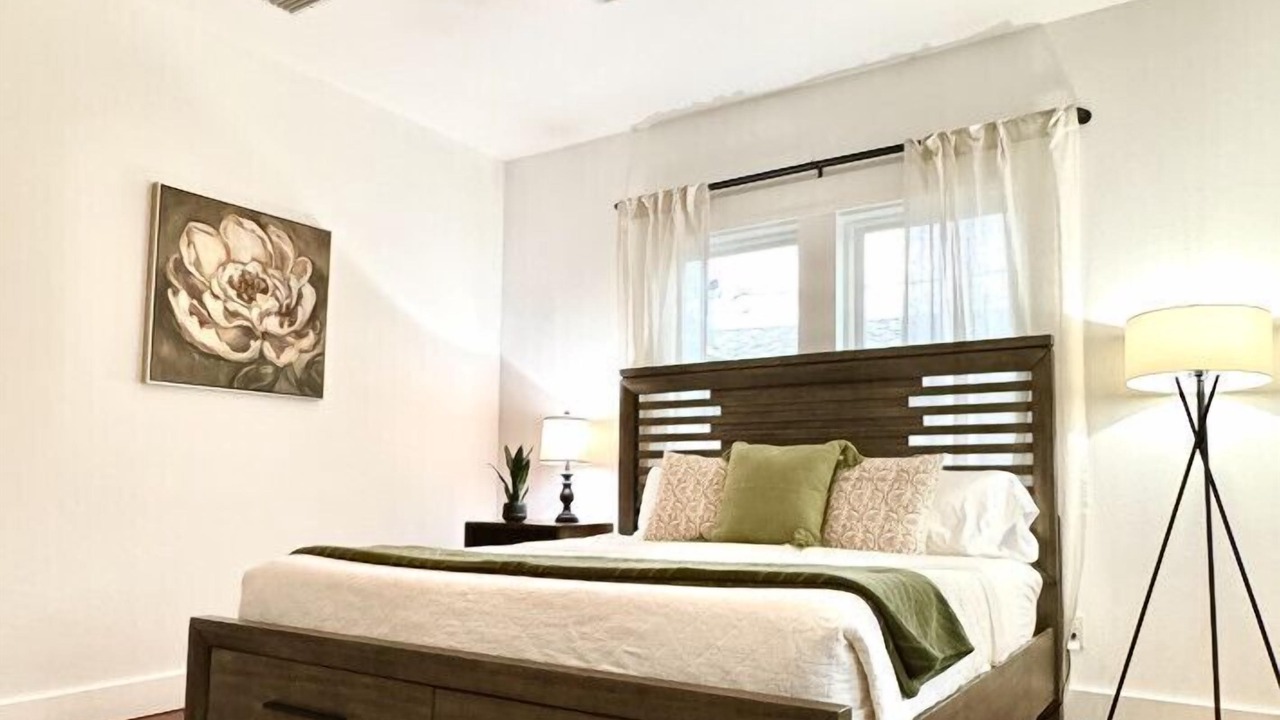 Photo of Bedroom in Northwest Los Angeles Heights