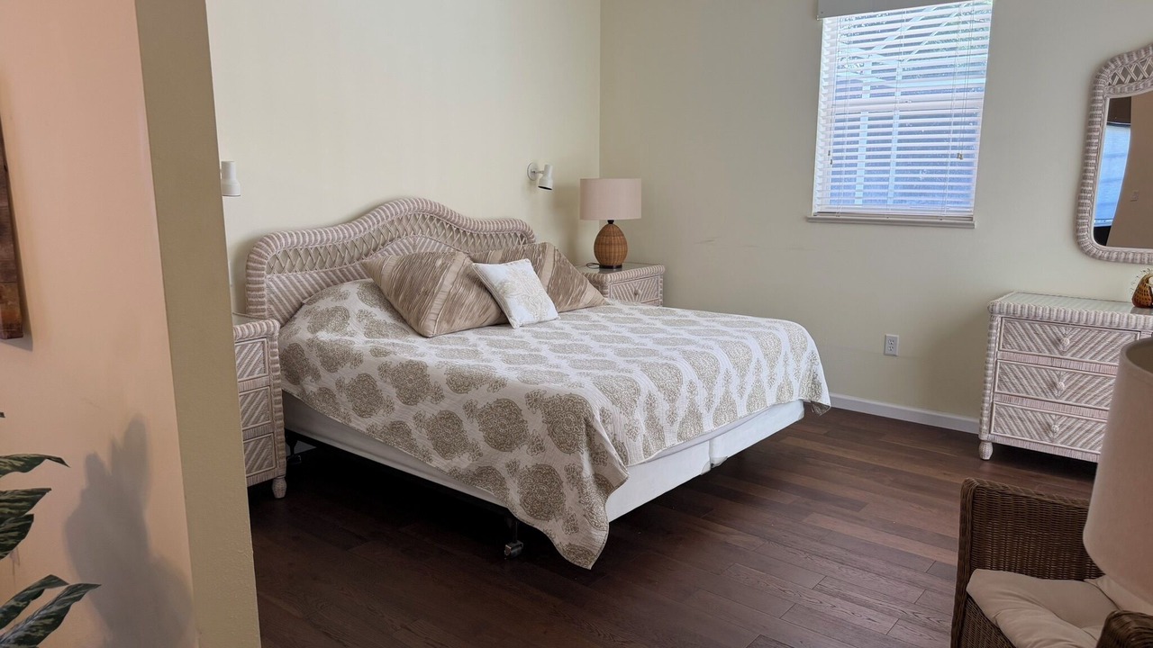 Photo of Bedroom in Golden Beach