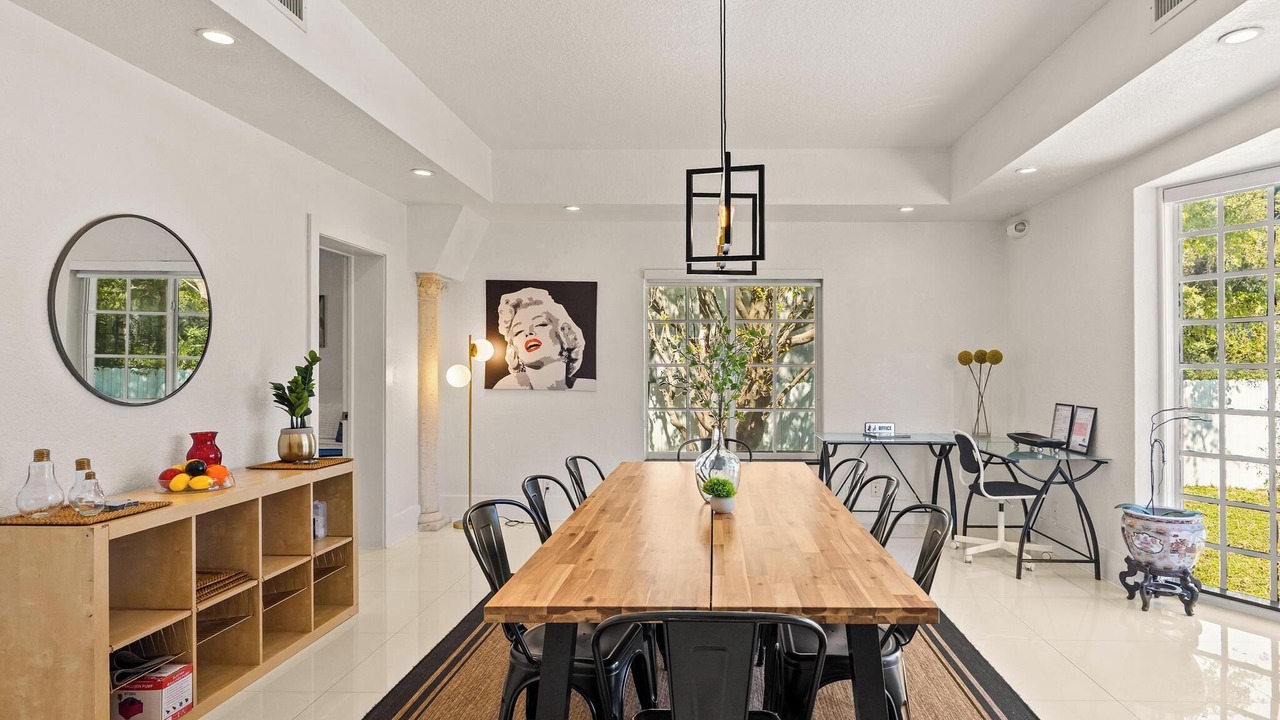 Photo of Livingroom in West Avenue