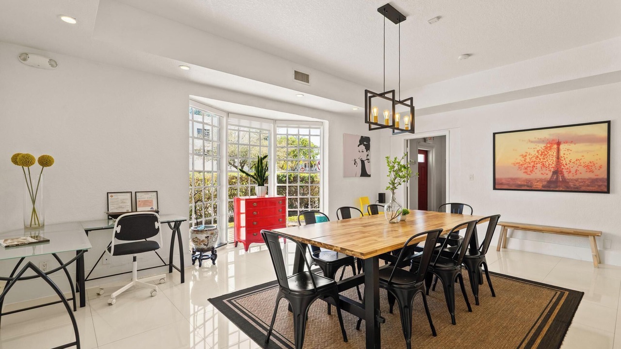 Photo of Livingroom in West Avenue
