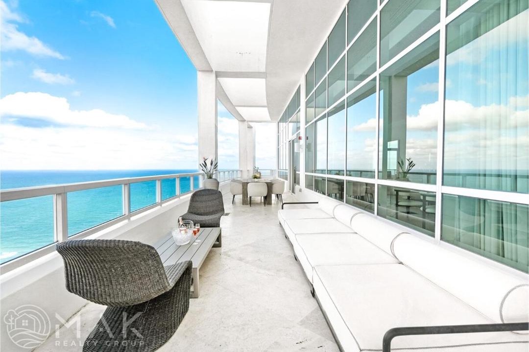 Photo of Patio Balcony in Mid Beach