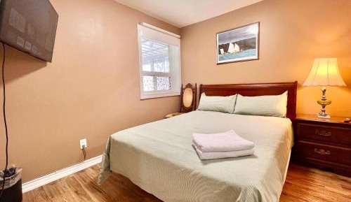 Queen Room with Shared Bathroom