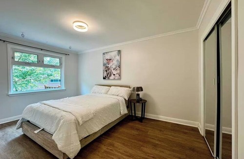 Richmond Hill House | The Cozy Crescent Comforts Stay