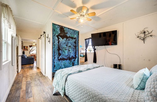 Canyon Lake Cottage | Cozy Canyon Lake Cottage Rental w/Private Hot Tub