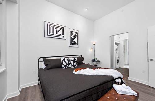 Downtown Kansas City Condo | Elegant Downtown KC Retreat w/Gym, King Bed, Free Parking & Massage Chair