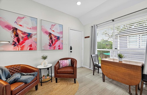 Neartown Apartment | 1714 Fairview 1KING/1BA Top Apt Duplex Pets Ok! 10 FURNISED APARTMENTS ON-SITE.