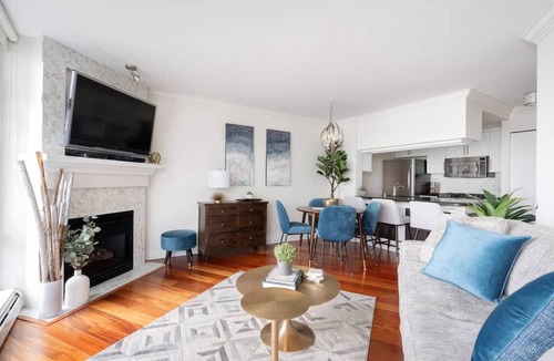Yaletown Condo | Aquarius Yaletown WaterView 2Bdrm 2Bath Pool Hot Tub Steam