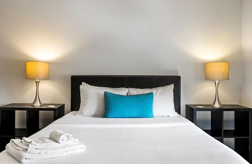 Brookwood Apartment | (BC1bL) Cute Condo, Walkable to Midtown, 1 Block from MARTA