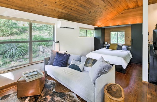 Blackshear-Prospect Hill Apartment | 2 Mi to Dtwn: Pet-Friendly Austin Studio w/Yard