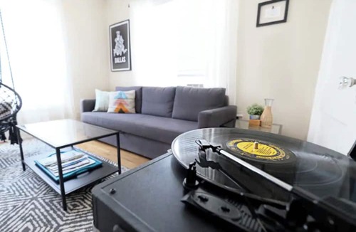 Lower Greenville Apartment | Global Cup Arboretum Tickets Available, The Artist's Corner