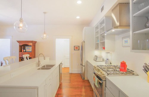 Historic Downtown Savannah Apartment | Beautiful, Centrally Located, Design District Apartment by Lucky Savannah