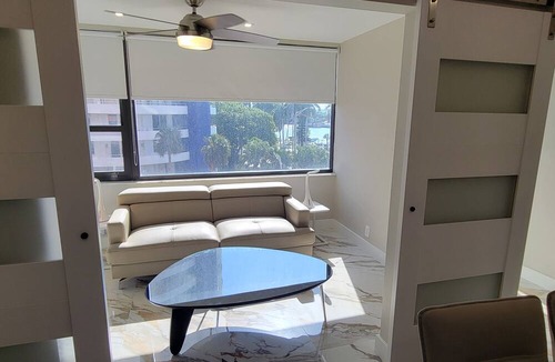 Mid Beach Apartment | Large Deluxe Corner Apartment for Large Groups - 521