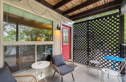 Barton Hills Condo | Private, 1 King bed, Patio; .33 mi to Zilker Park/Barton Springs, @2 mi to DT!