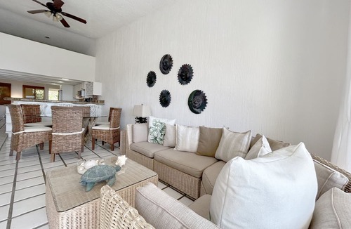 Playacar Fase I Condo | PRIVATE BEST TOP FLOOR UNIT IN XAMANHA! BEAUTIFUL OCEAN VIEW AND NEWLY REMODELED