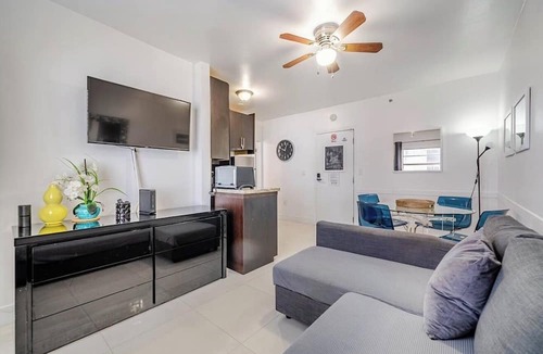 South of Fifth Condo | South of Fifth Beachside Condo 2Bed 1B, Pool, 2 Beach Chairs, 1 Umbrella
