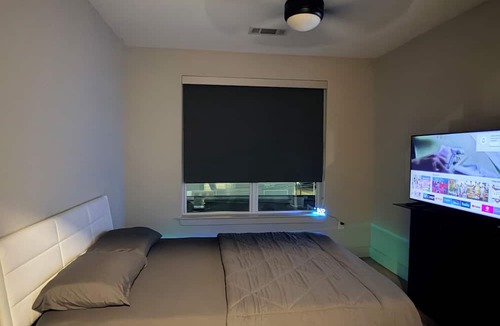 Deep Ellum Apartment | Cozy contemporary & chic Deep Ellum apartment in Dallas’s nightlife district