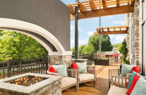 Sandy Springs Hotel | Pet-Friendly Getaway! Free Breakfast & Parking Near Perimeter Mall!