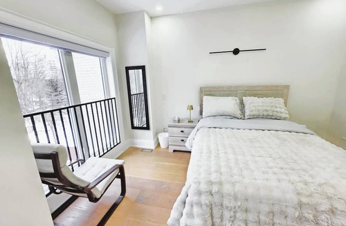 Woodbine Gardens House | Luxury Premium 4BR Home | Free Parking | Near Downtown Toronto