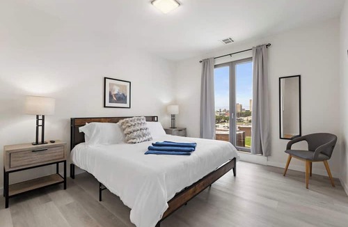 Newark Apartment | Scenic 2BR free parking 30 NYC!