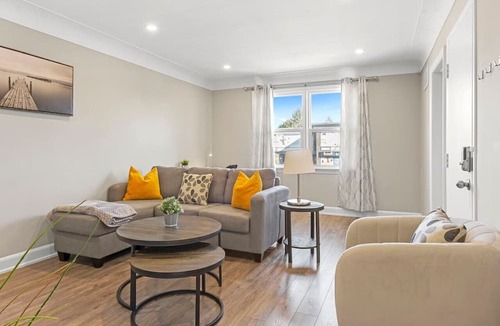 Burlington Apartment | 10 min walk to DT, stylish, free parking | IOB2