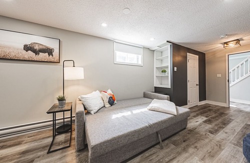 Burlington Apartment | 10 min walk to DT, stylish, free parking | IOB3