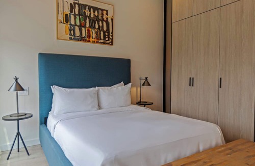 Logan Square Apartment | Sosuite | 1BR Apt w Roof Deck, Gym, Laundry