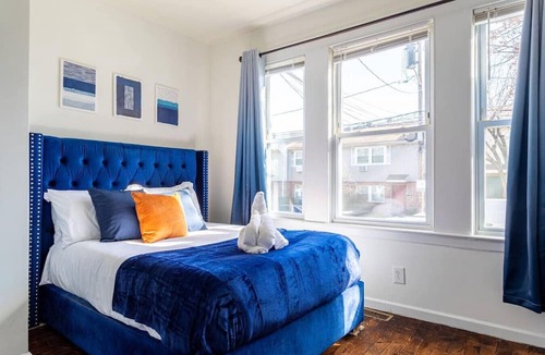 Ampere Apartment | 2BR Apt| Free Pkng| Netflix|NJ Train| Pets |5 pple