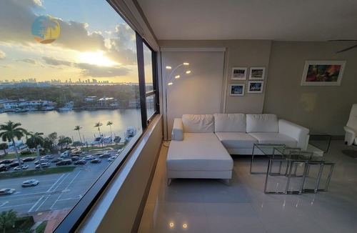 Mid Beach Apartment | Large Connected Spacious 5-Bedroom Sunset Suite 141921