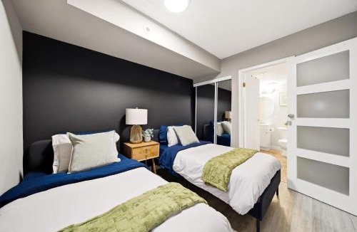 King West Village House | 1BD Townhome Walk to Lake!