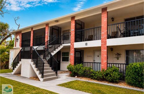 Englewood South Apartment | Crystal Bay Stays a stylish 2BR 2BA coastal getaway to 7 min to drive to Beach