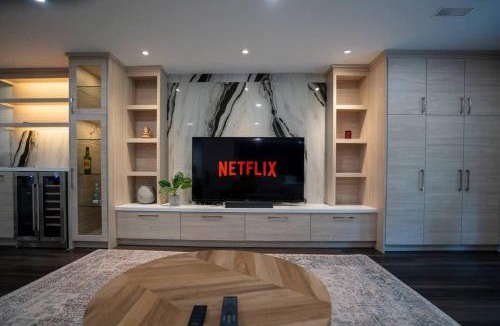 Seven Oaks Apartment | Modern 3BR Basement Retreat with Workspace & Parking