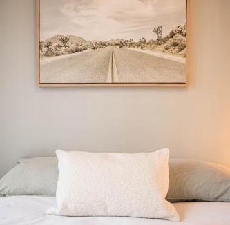 Cote-Des-Neiges—Notre-Dame-De-Grace Apartment | Private 2 Queen Bedroom Suite with Parking & Gym Near Downtown & Airport