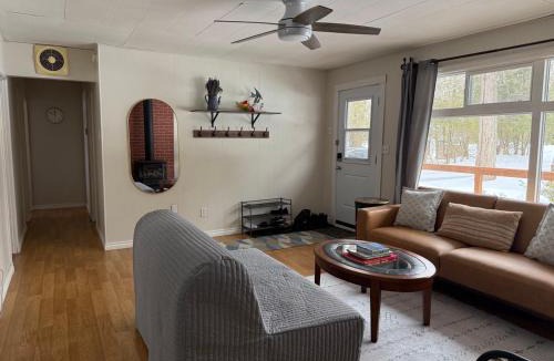Sauble Beach House | Cozy 4 Season Cottage in Sauble Beach, Near Beach, River & Trails