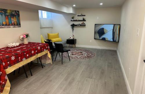 Richmond Hill House | New and Stylish 3BR Private Basement Apartment with 3 Baths & Parking