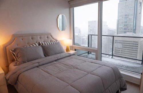 Downtown Montreal Apartment | High Rise Skyline DowntownCondo Pool &Free Parking