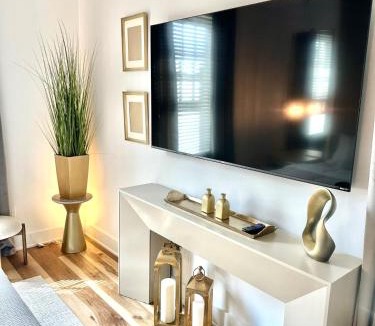 Garden Hills Apartment | Buckhead Luxury Stay with Mood Lighting and Free Parking