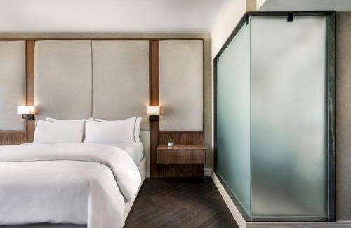 Central Waterfront Hotel | The Westin Harbour Castle, Toronto